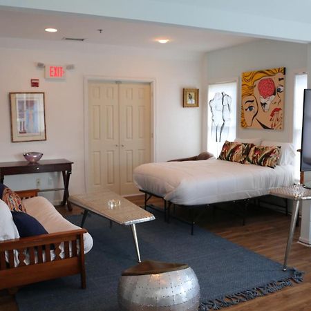 Tavern On The Bay Hotel - Frank Sinatra Suite Somers Point Ngoại thất bức ảnh
