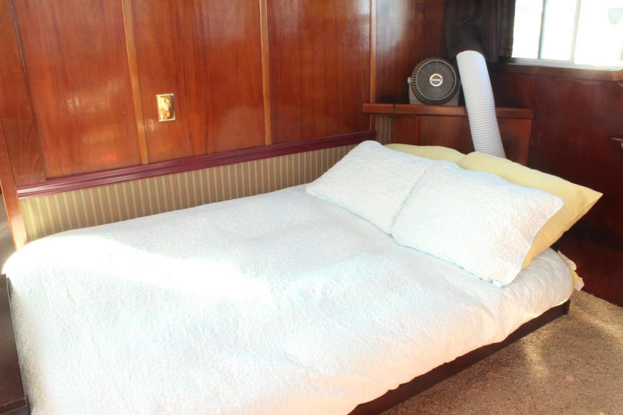 Tavern On The Bay Hotel - Frank Sinatra Suite Somers Point Ngoại thất bức ảnh