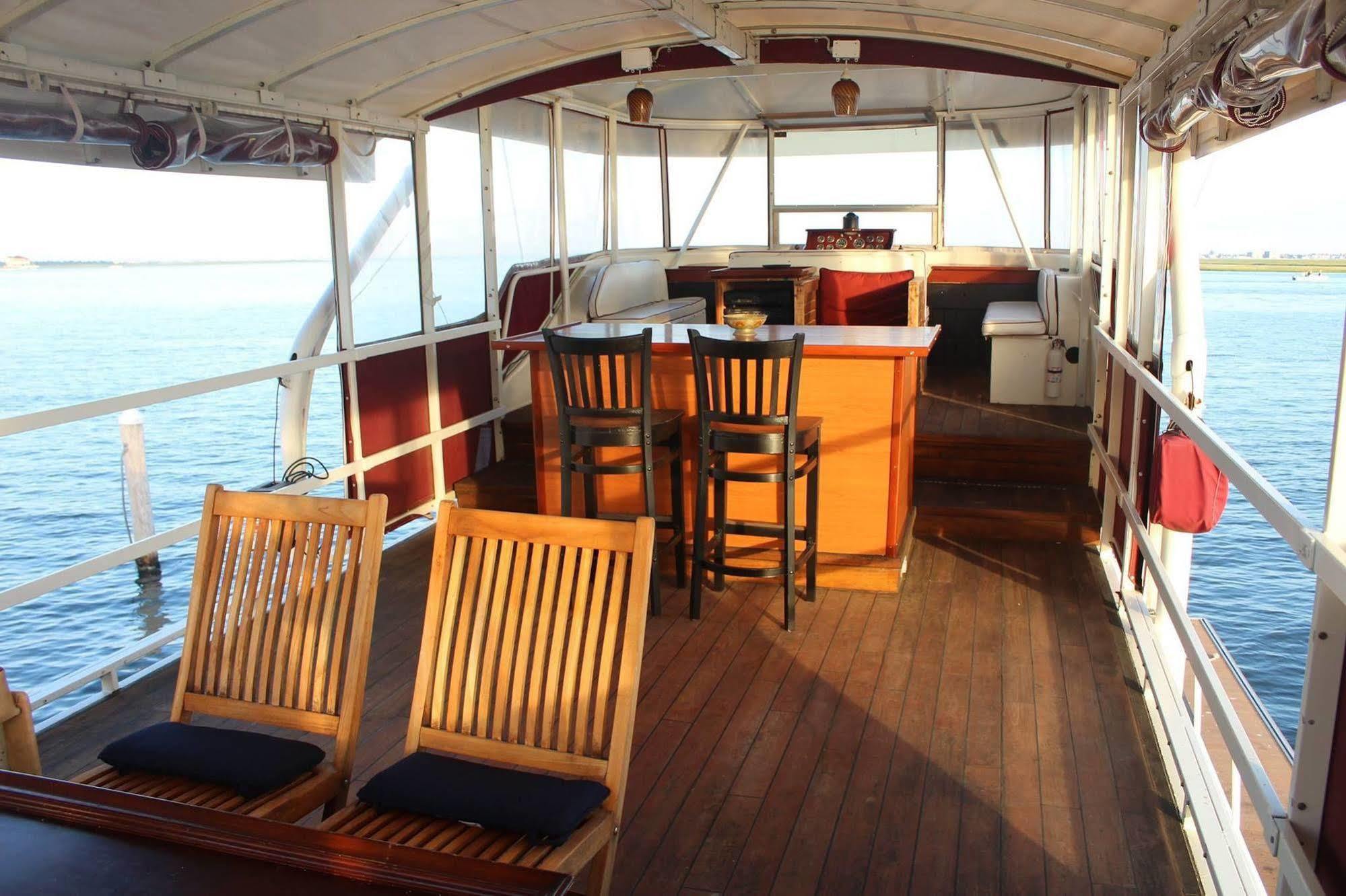 Tavern On The Bay Hotel - Frank Sinatra Suite Somers Point Ngoại thất bức ảnh
